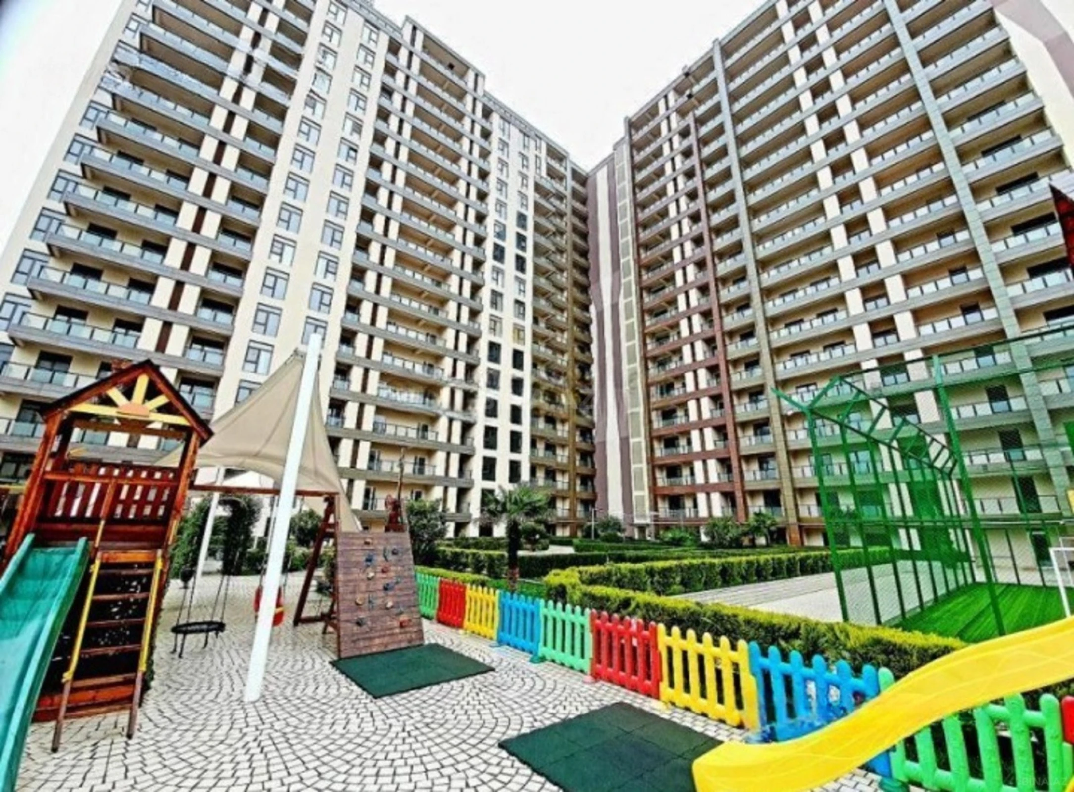 Satılır 3 otaqlı mənzil 185 m²