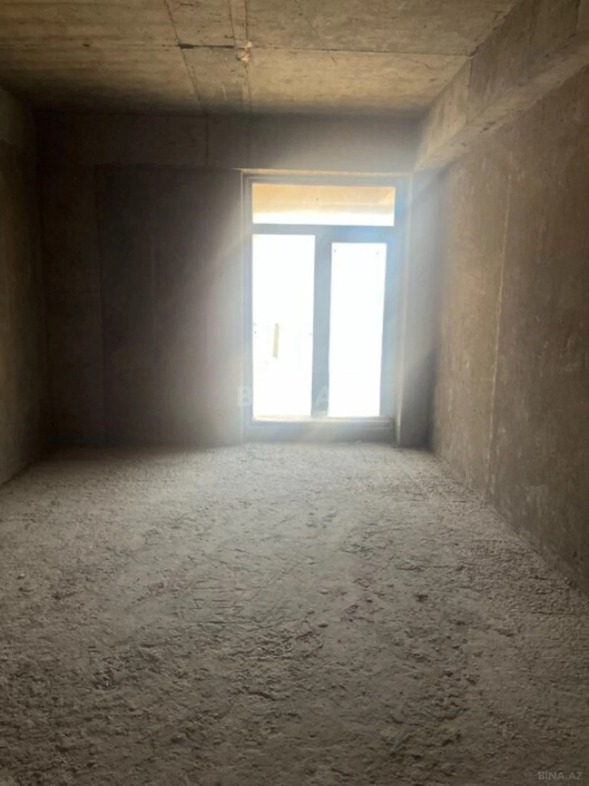 Satılır 3 otaqlı mənzil 185 m²