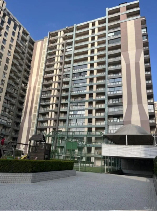 Satılır 3 otaqlı mənzil 185 m²