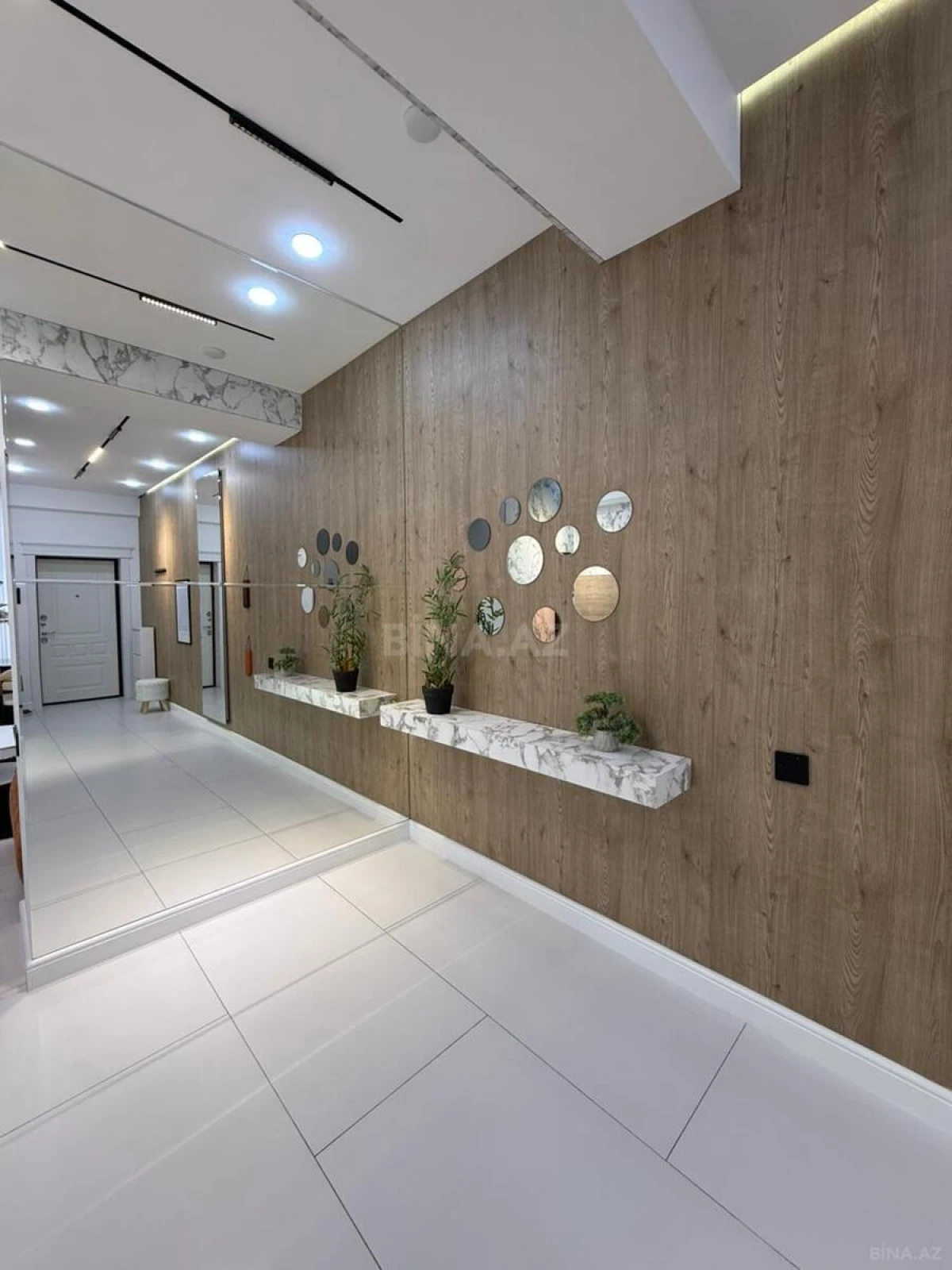 Satılır 3 otaqlı mənzil 121 m²