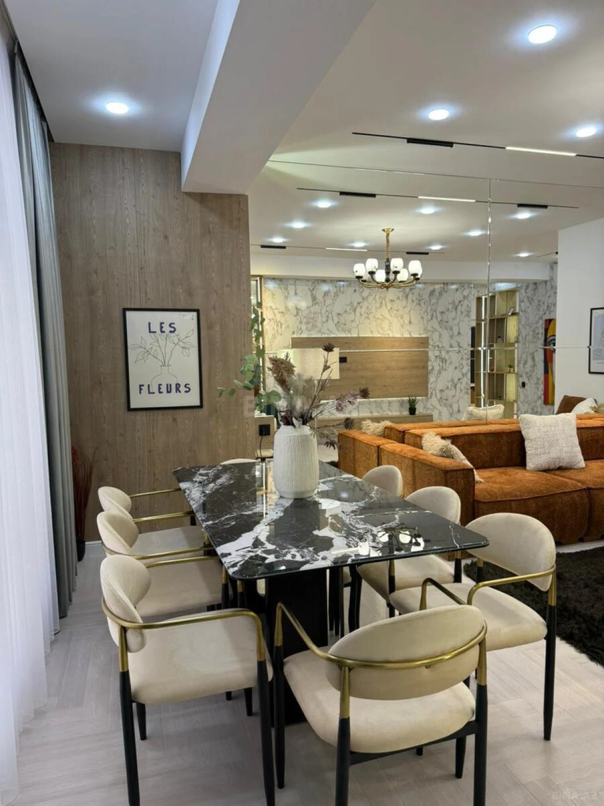 Satılır 3 otaqlı mənzil 121 m²