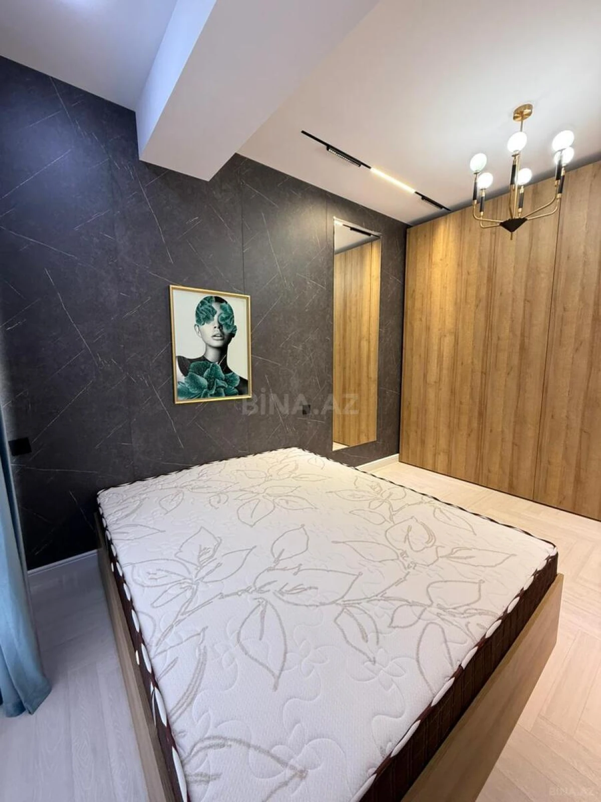 Satılır 3 otaqlı mənzil 121 m²