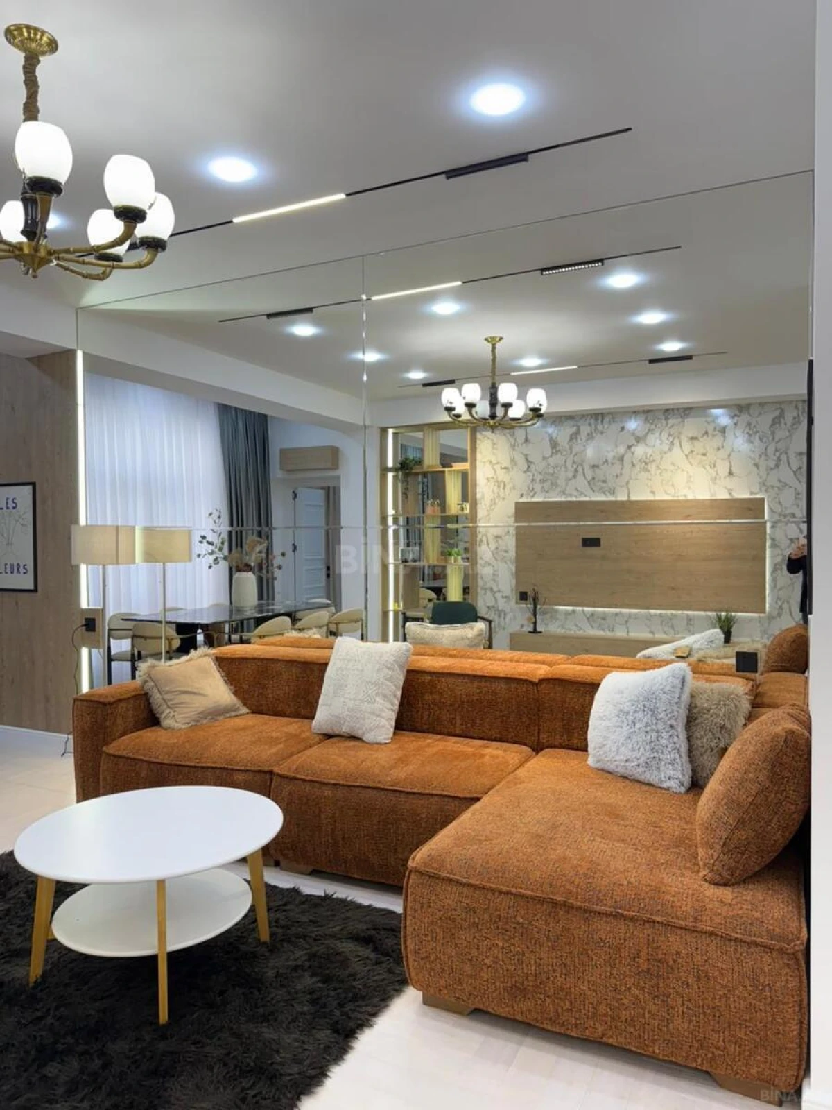 Satılır 3 otaqlı mənzil 121 m²