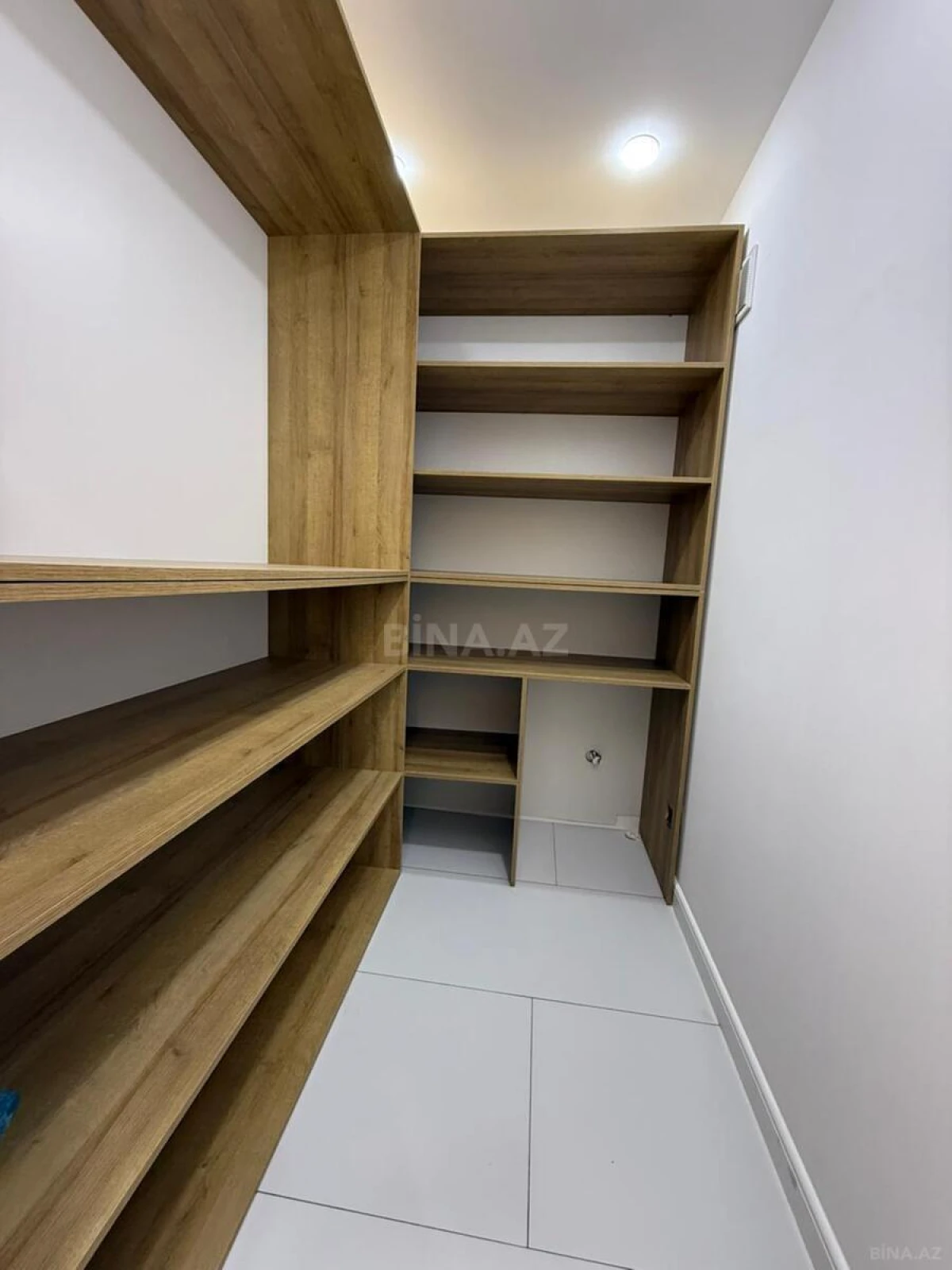 Satılır 3 otaqlı mənzil 121 m²