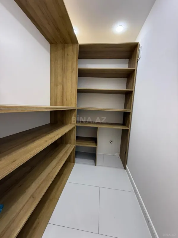 Satılır 3 otaqlı mənzil 121 m²