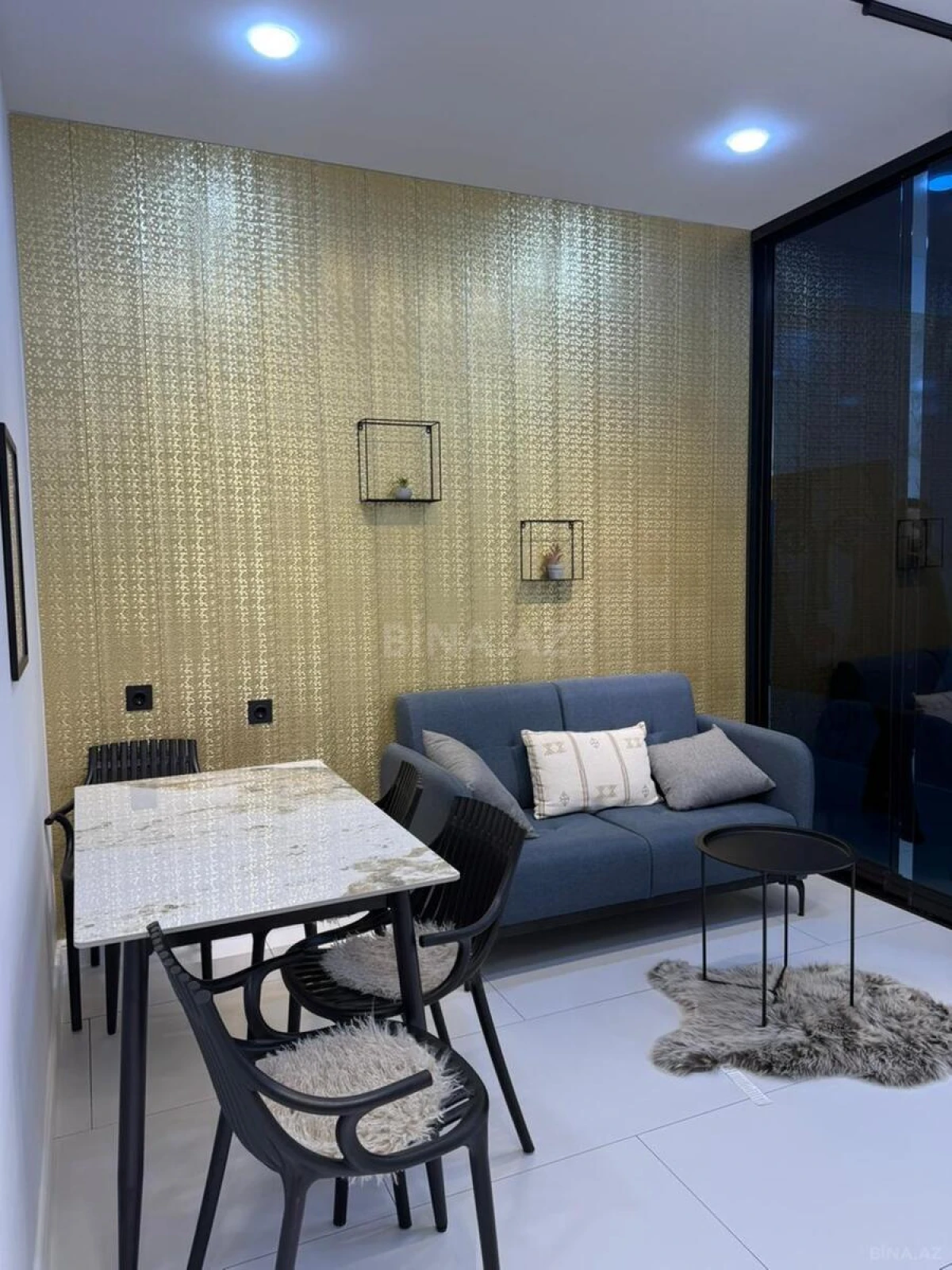 Satılır 3 otaqlı mənzil 121 m²