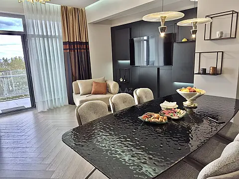 Kirayə verilir 2 otaqlı mənzil 120 m²