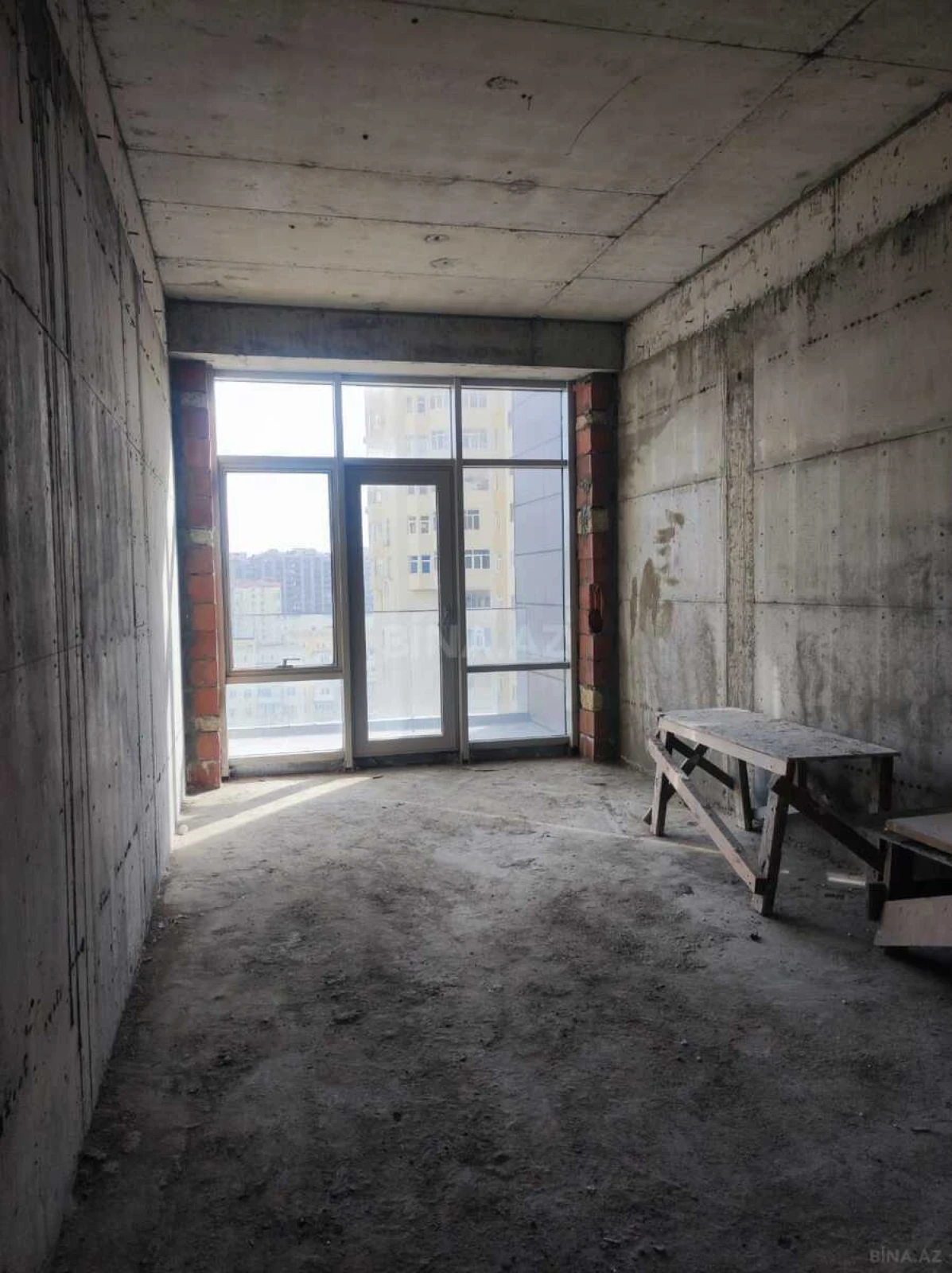 Satılır 2 otaqlı mənzil 93.3 m²