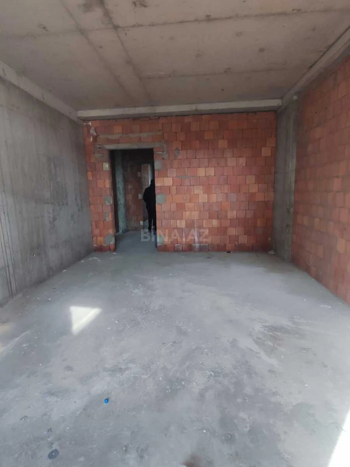 Satılır 2 otaqlı mənzil 93.3 m²