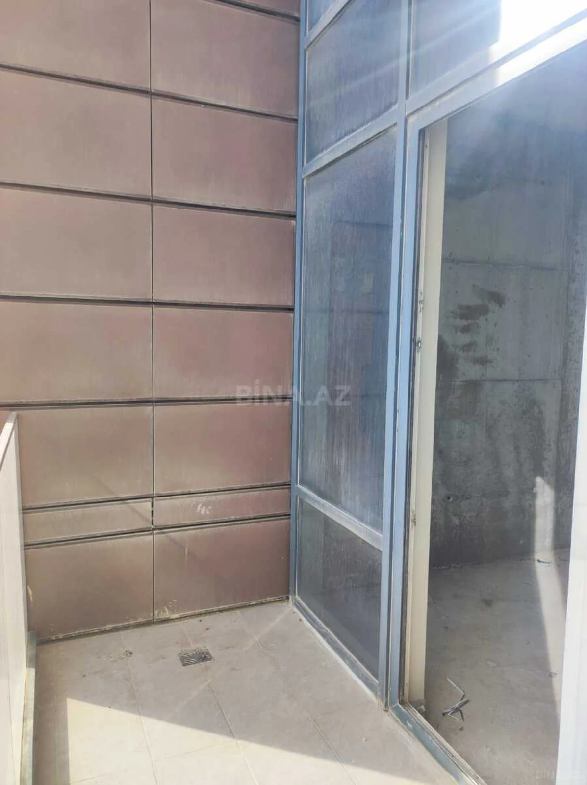 Satılır 2 otaqlı mənzil 93.3 m²