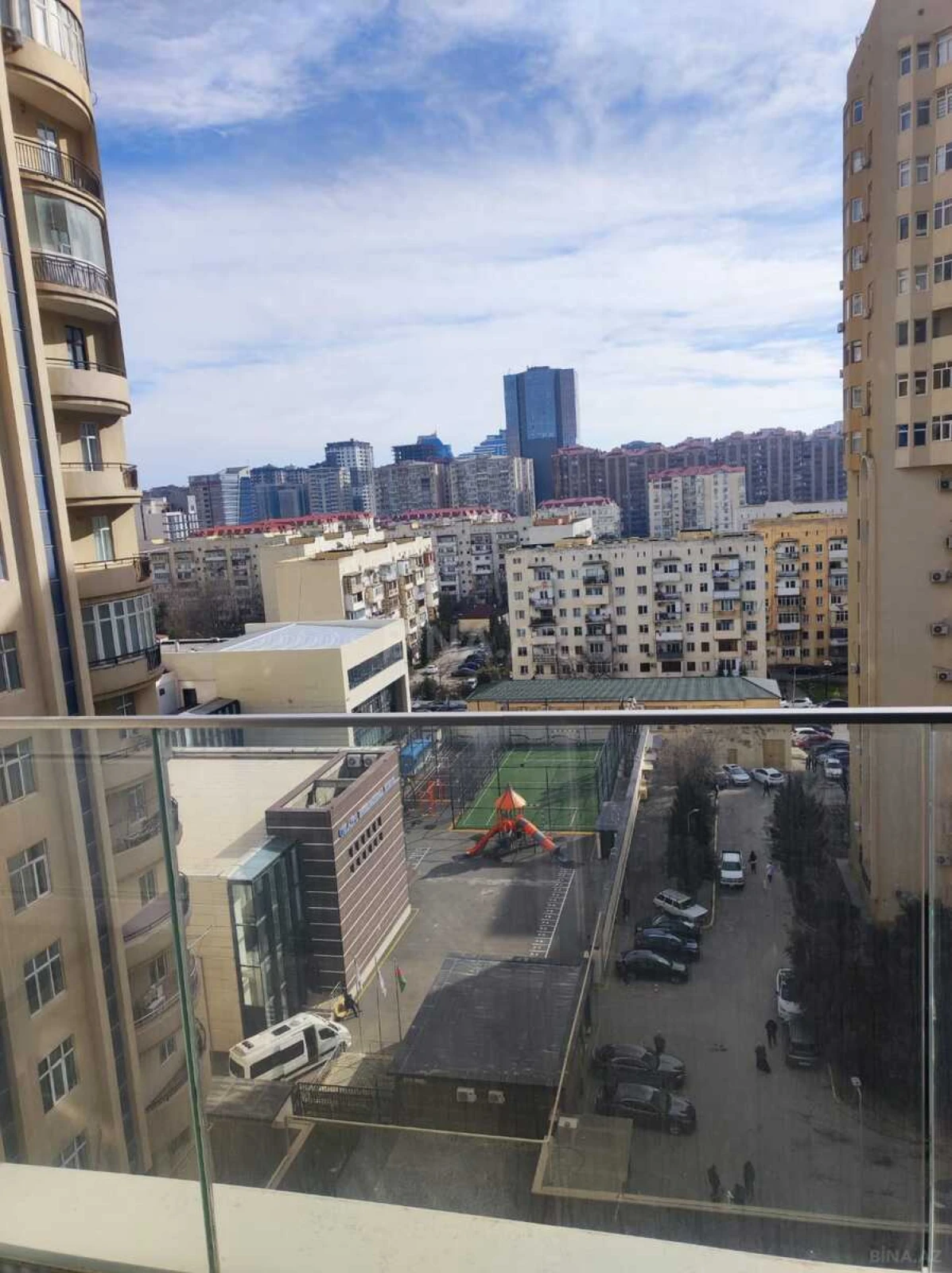 Satılır 2 otaqlı mənzil 93.3 m²