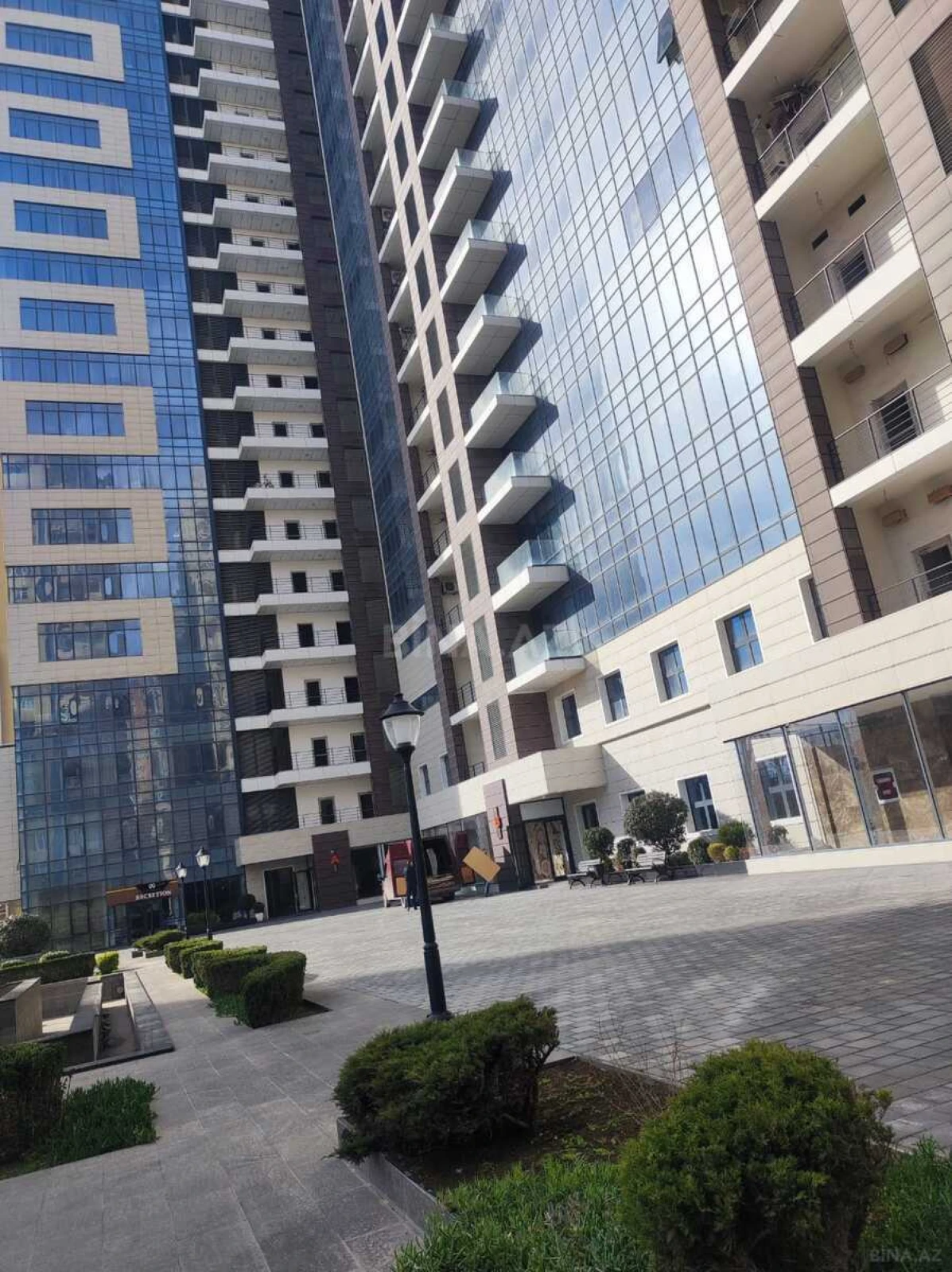 Satılır 2 otaqlı mənzil 93.3 m²