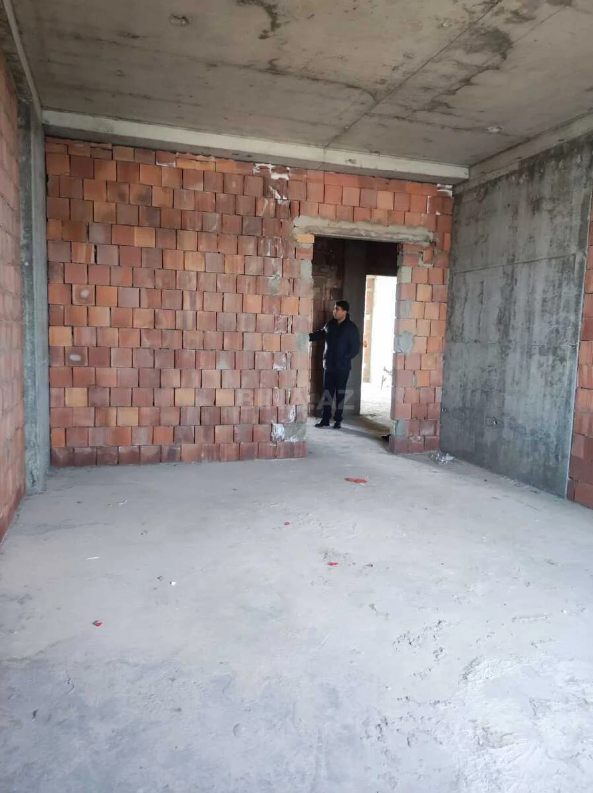 Satılır 2 otaqlı mənzil 93.3 m²