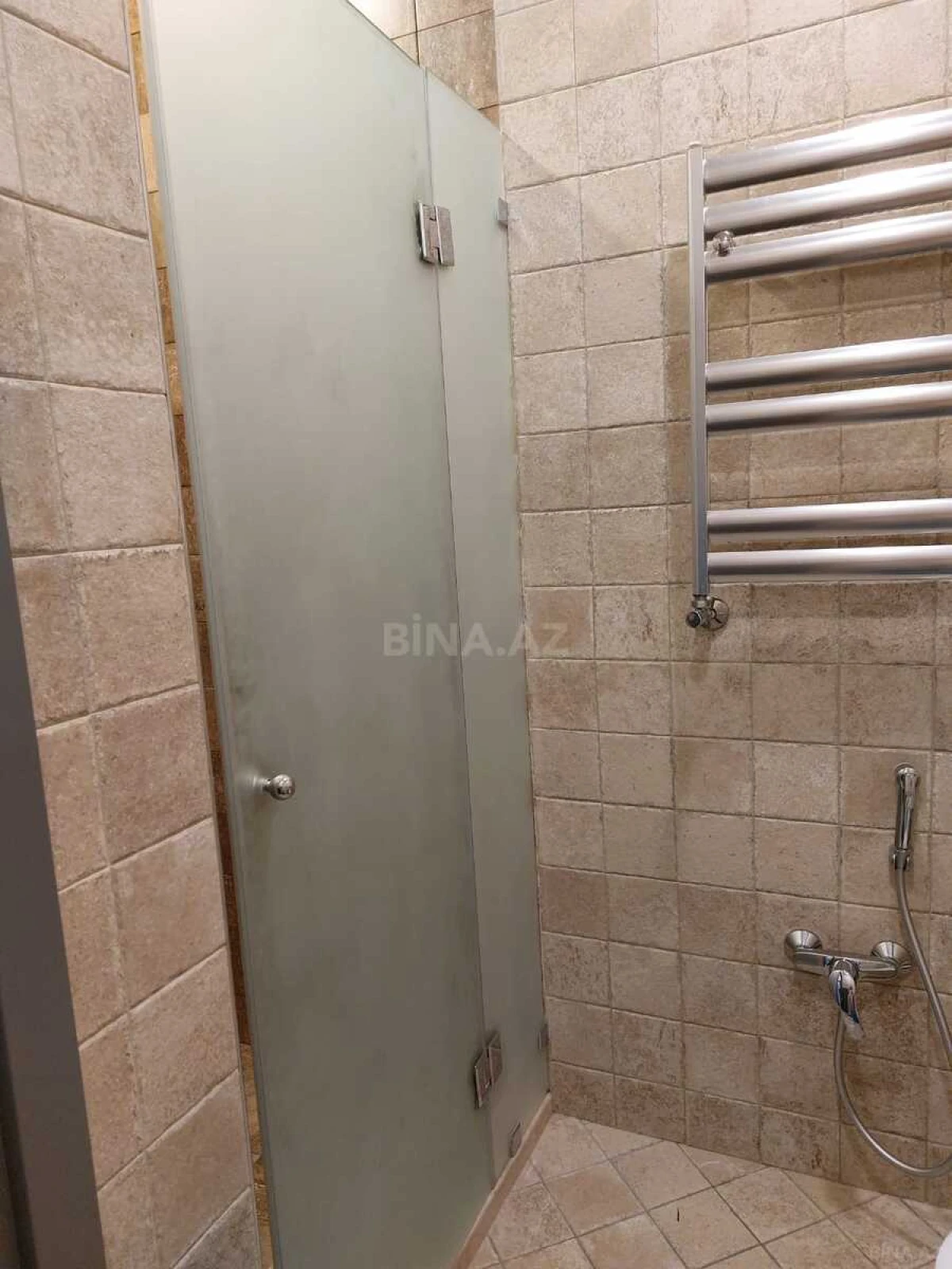 Kirayə verilir 2 otaqlı mənzil 75 m²