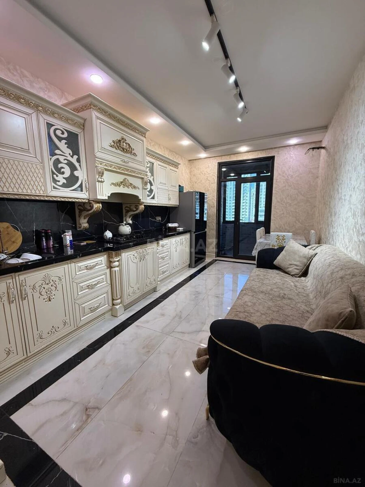 Satılır 2 otaqlı mənzil 94 m²