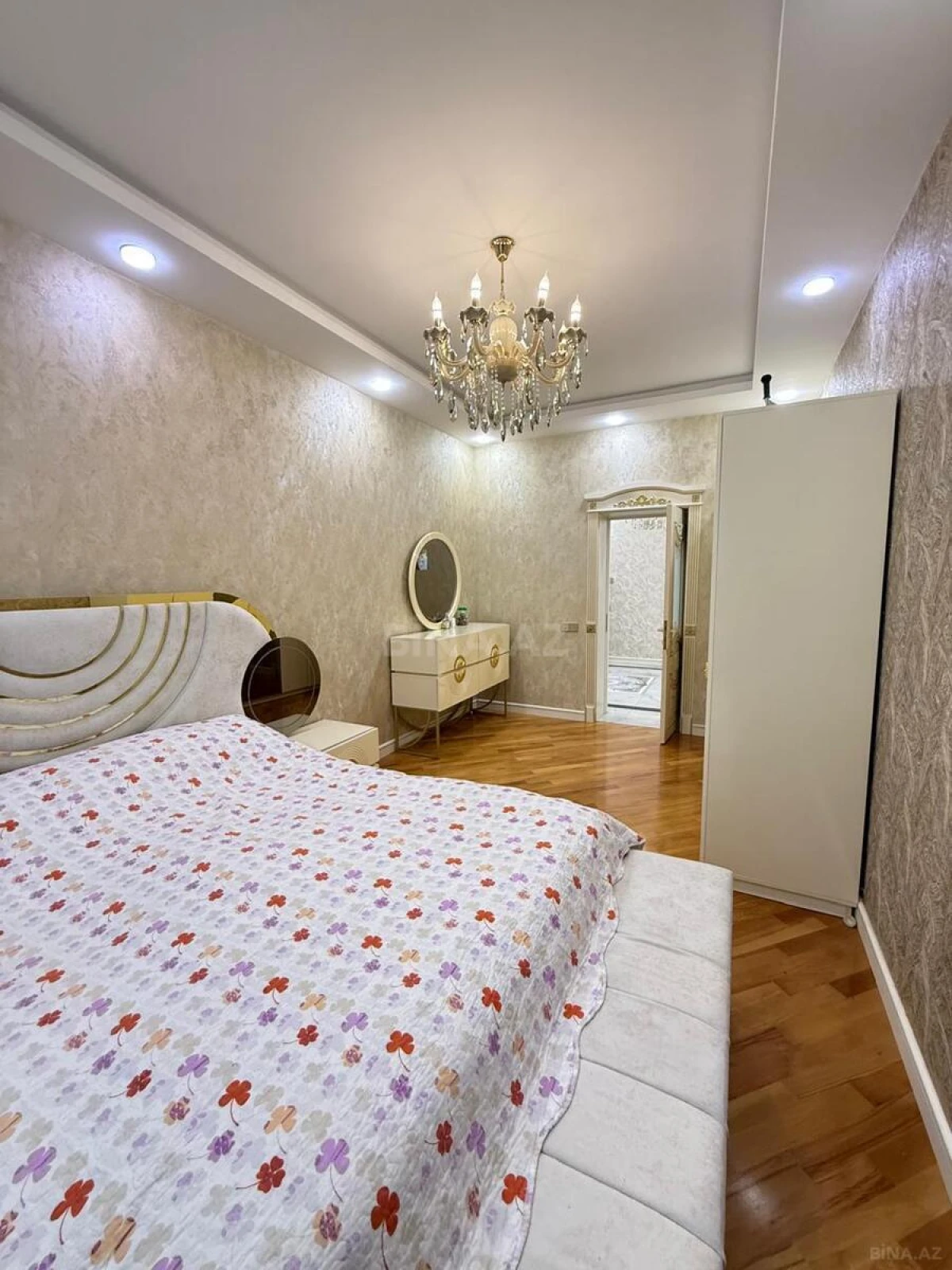 Satılır 2 otaqlı mənzil 94 m²