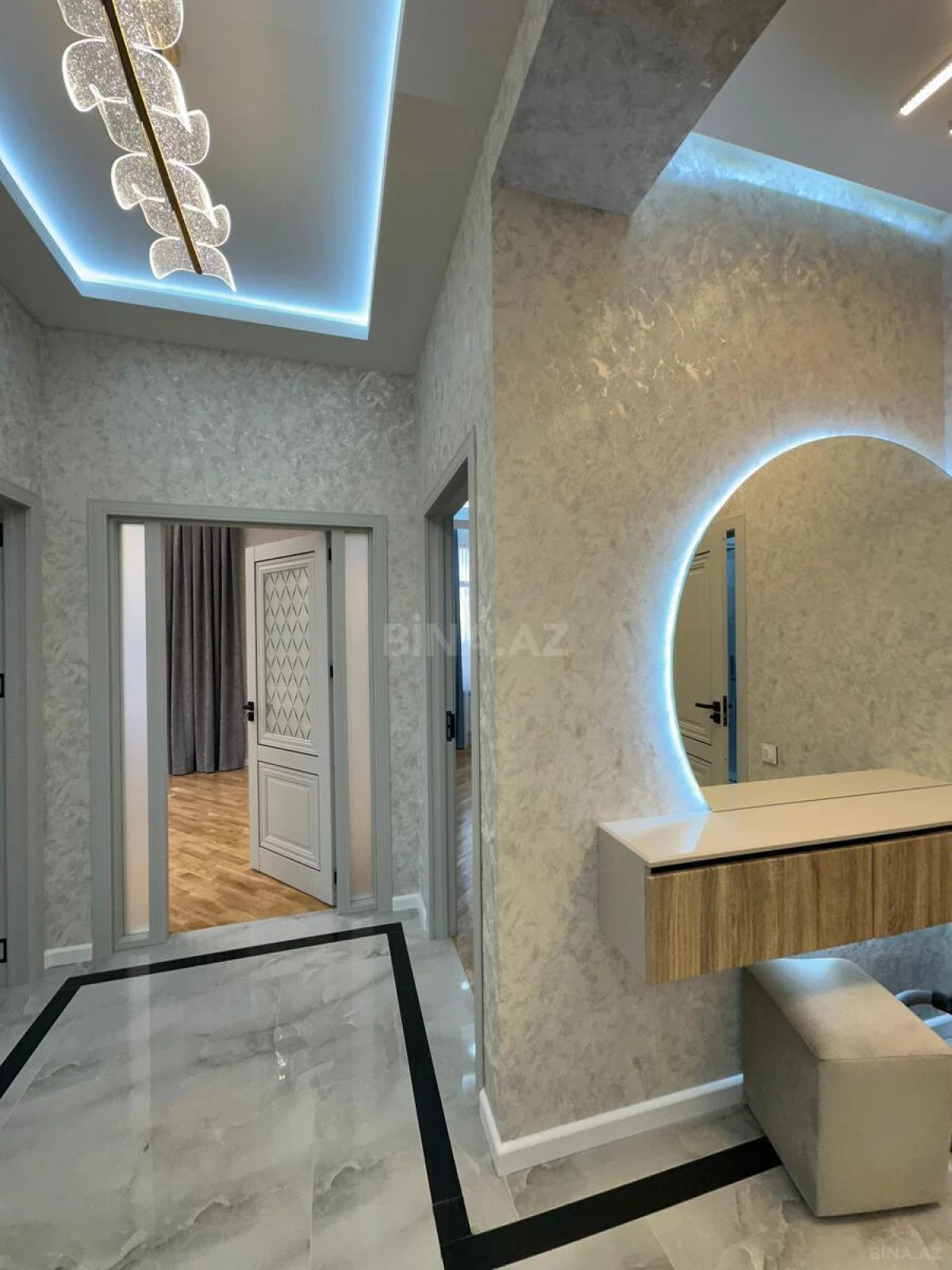 Satılır 2 otaqlı mənzil 77 m²