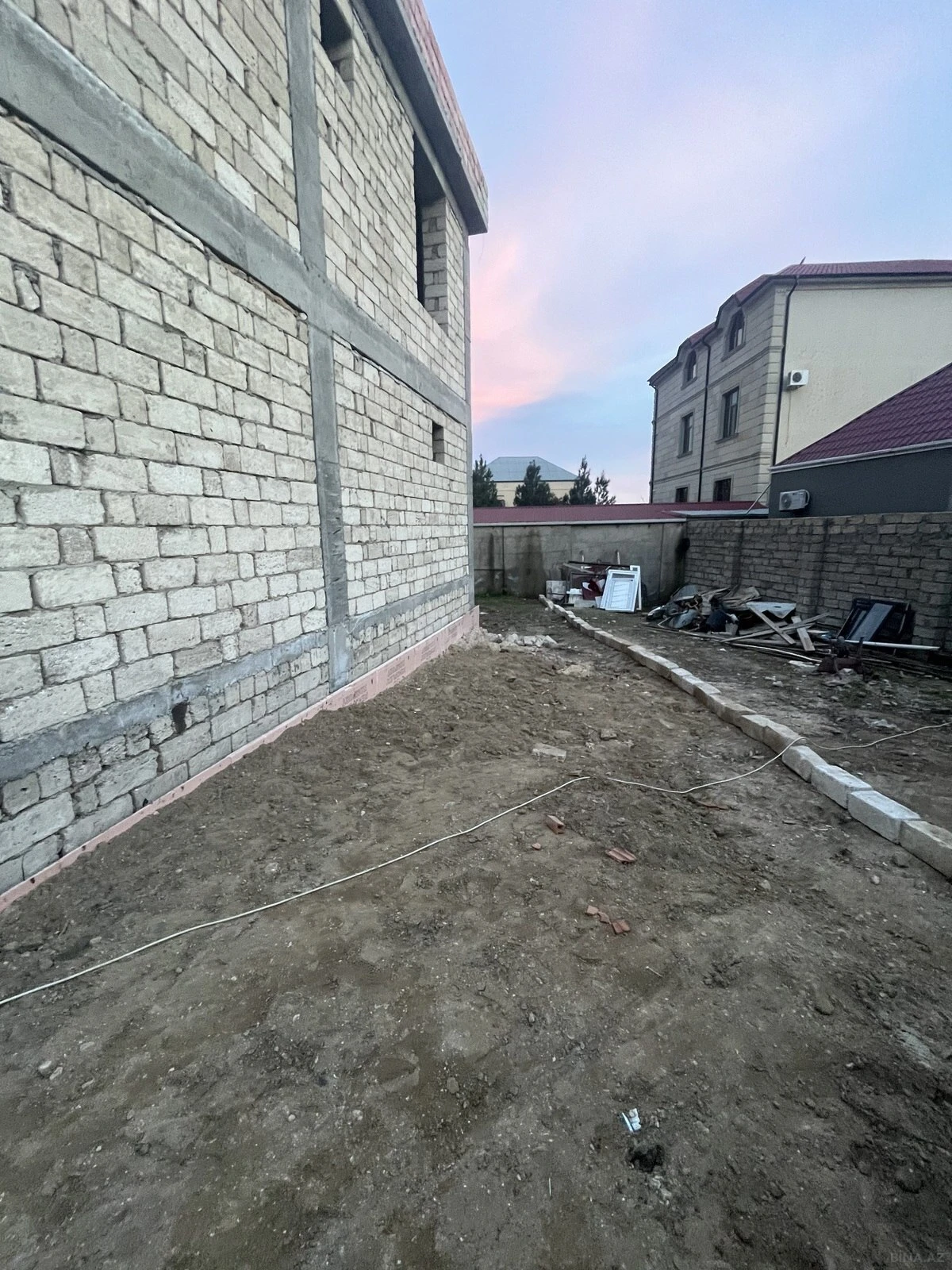 Satılır 6 otaqlı həyət evi 188 m²