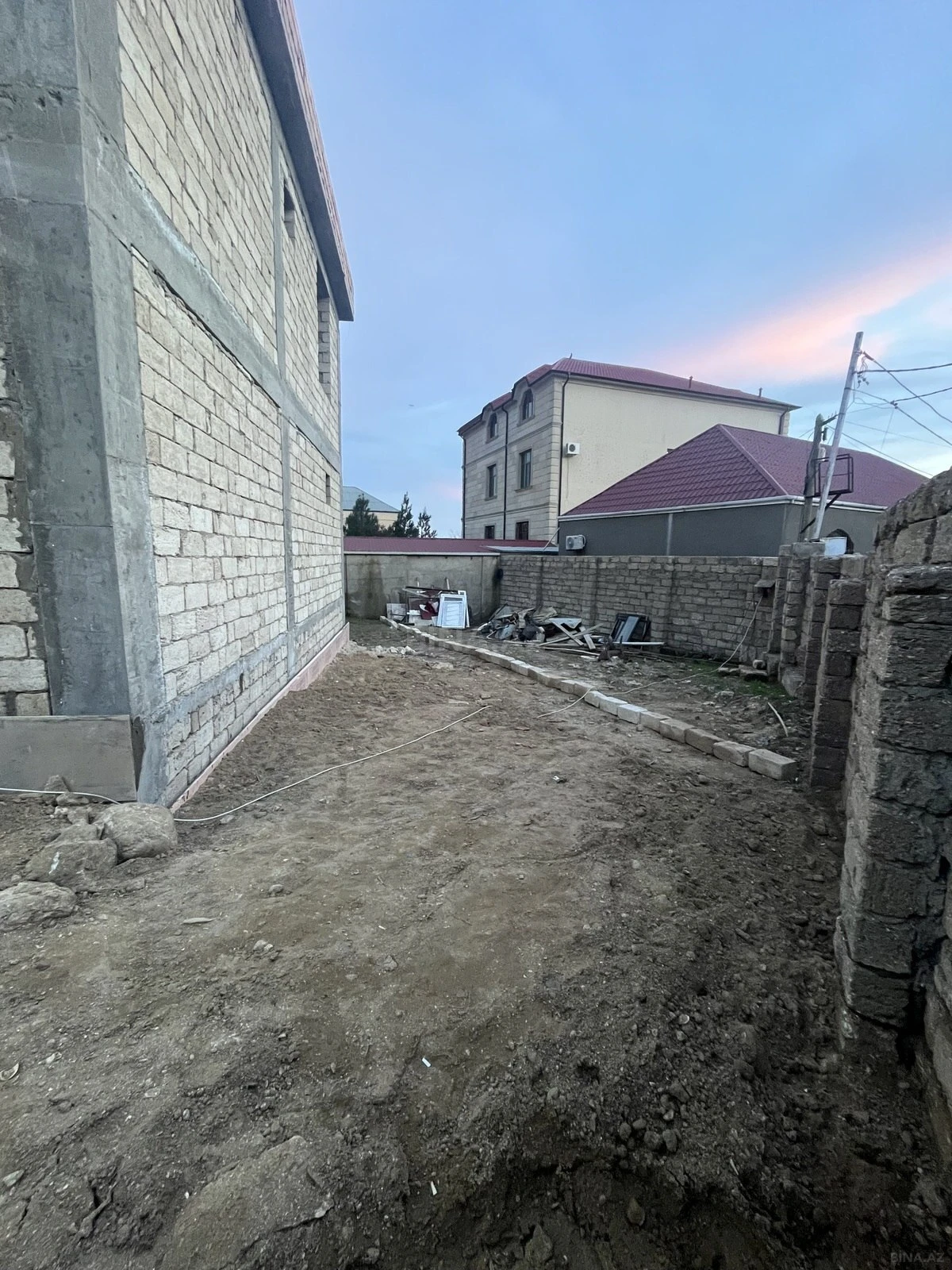 Satılır 6 otaqlı həyət evi 188 m²