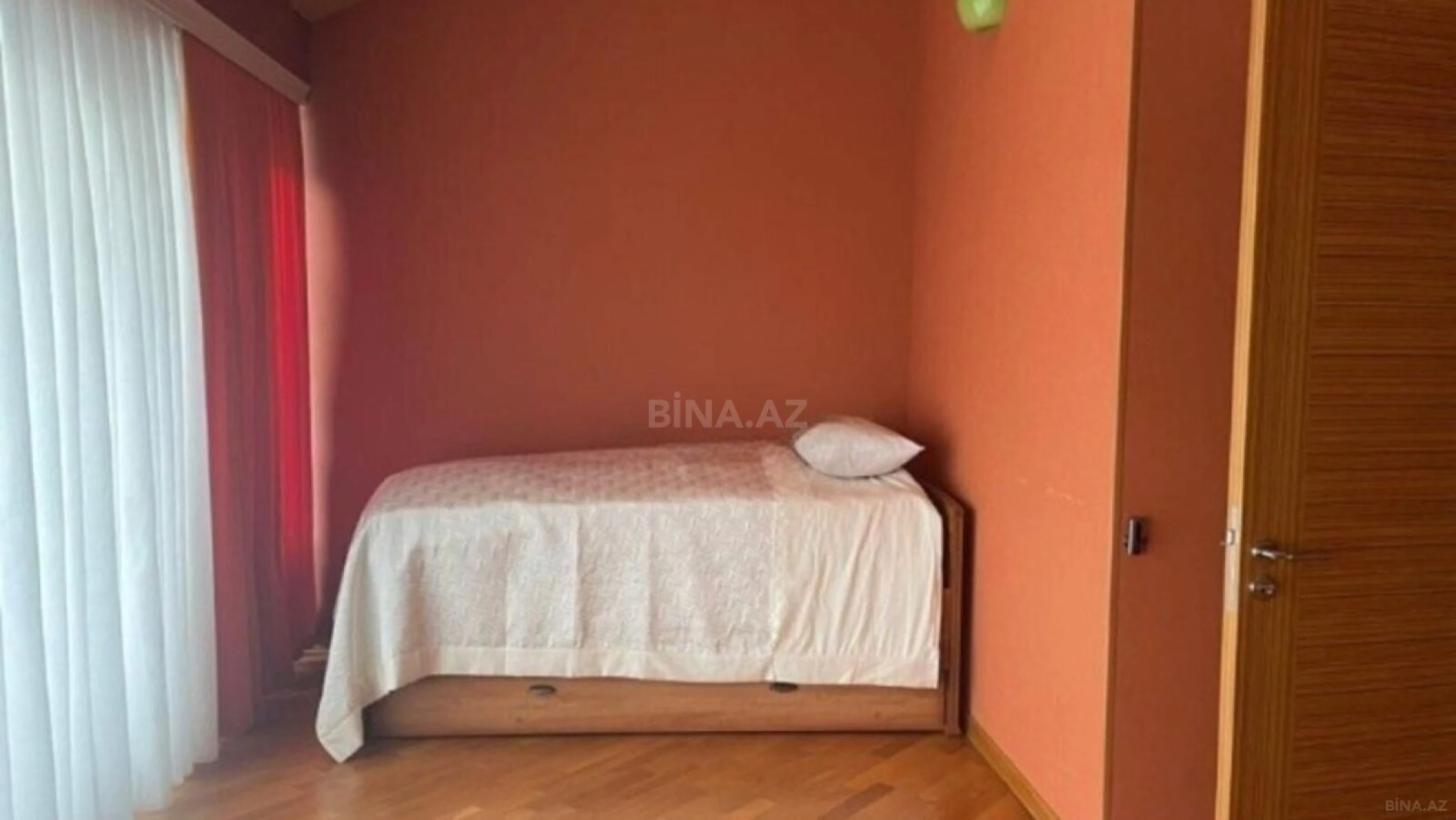 Satılır 5 otaqlı mənzil 267 m²