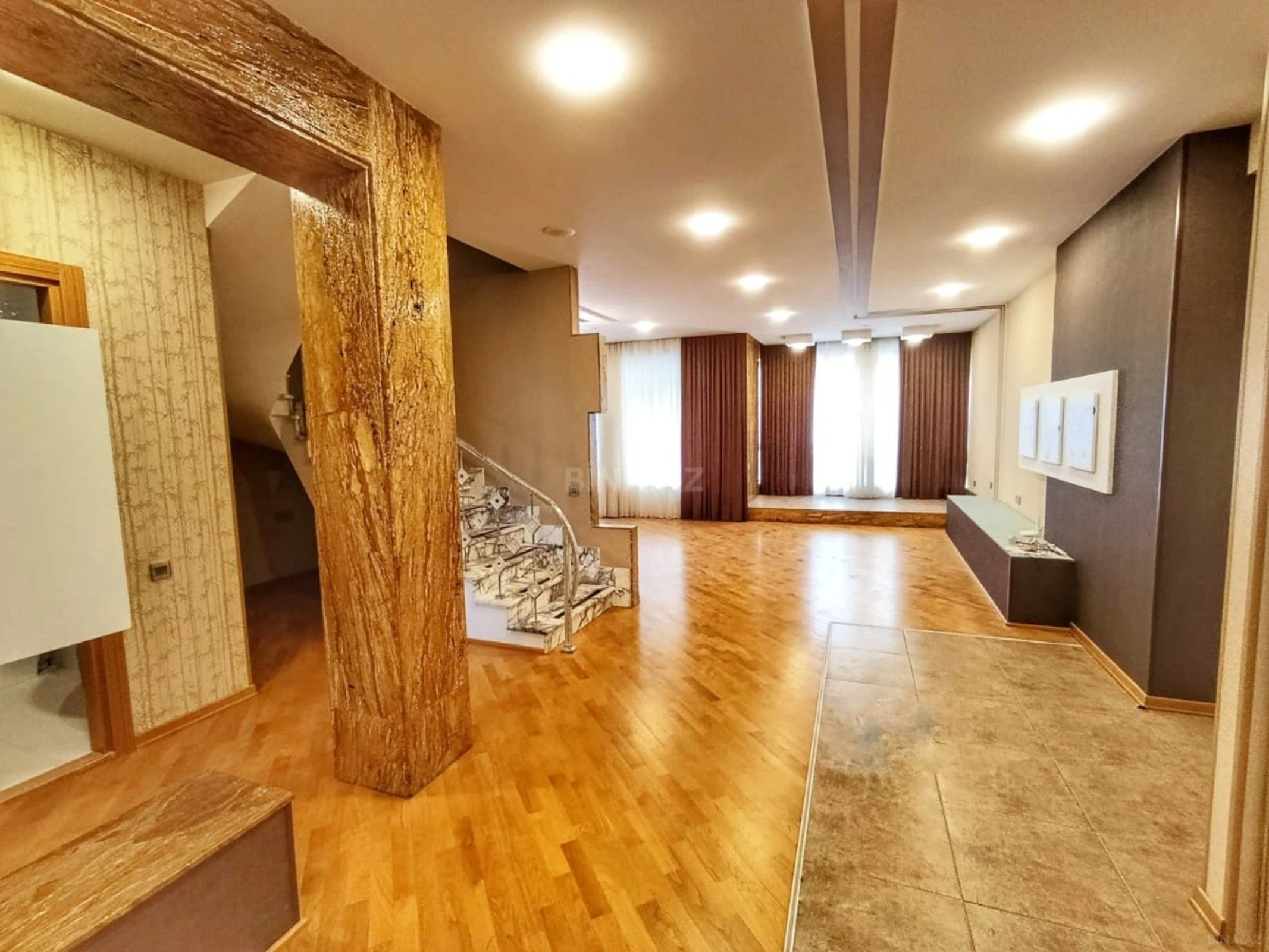 Satılır 5 otaqlı mənzil 267 m²