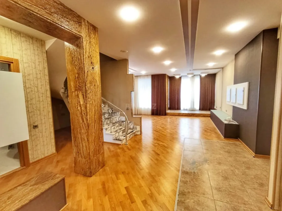 Satılır 5 otaqlı mənzil 267 m²