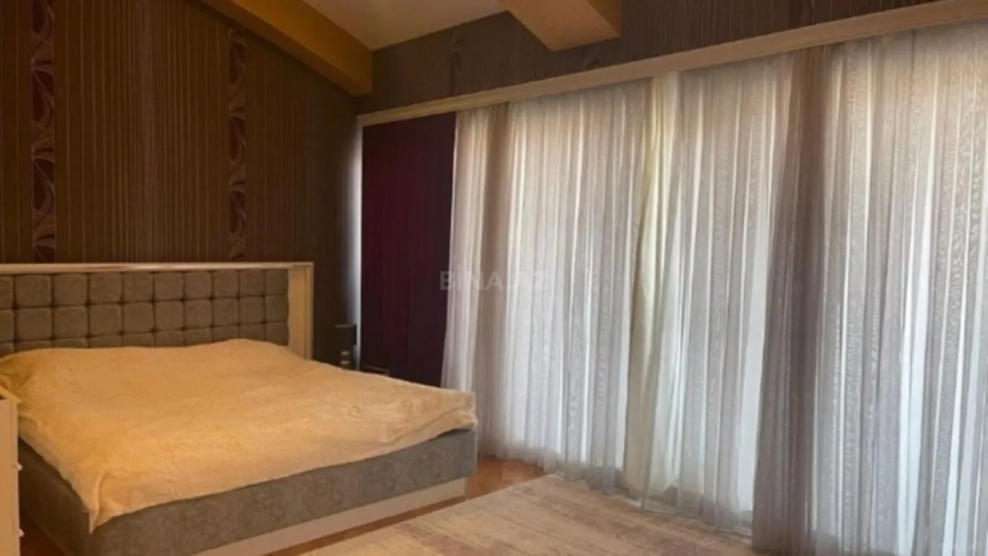 Satılır 5 otaqlı mənzil 267 m²