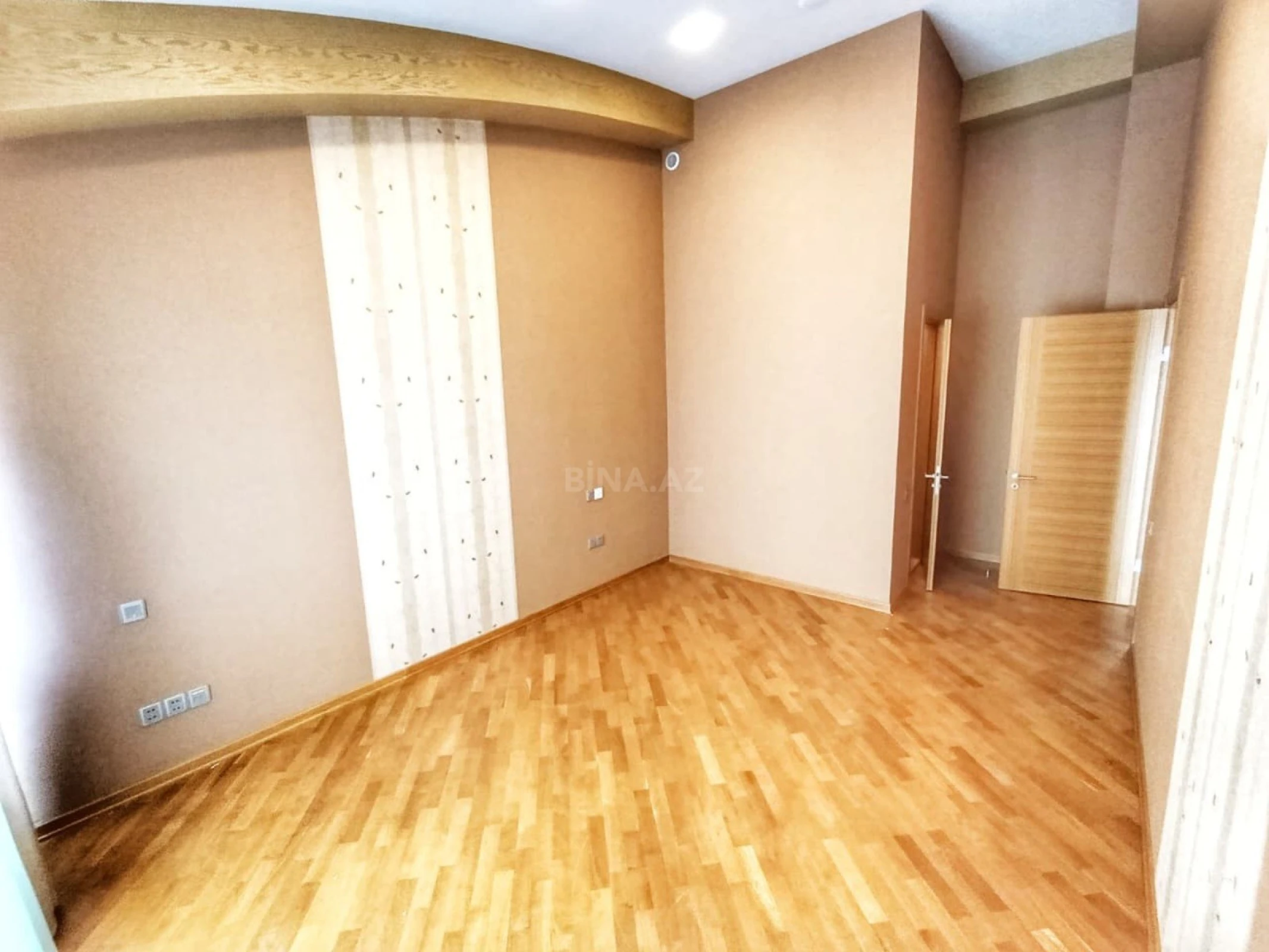 Satılır 5 otaqlı mənzil 267 m²