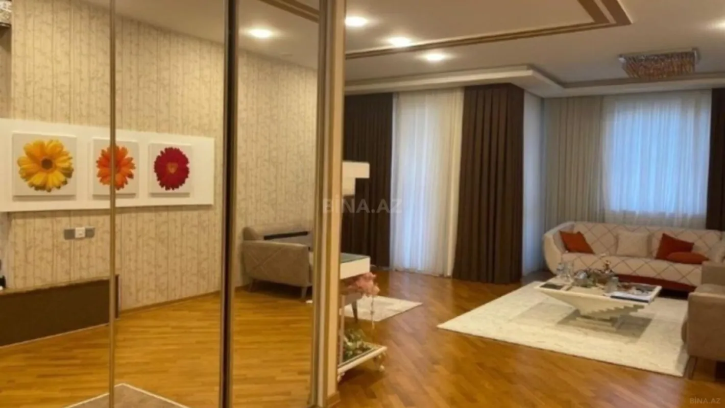 Satılır 5 otaqlı mənzil 267 m²