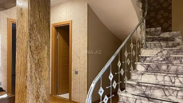Satılır 5 otaqlı mənzil 267 m²