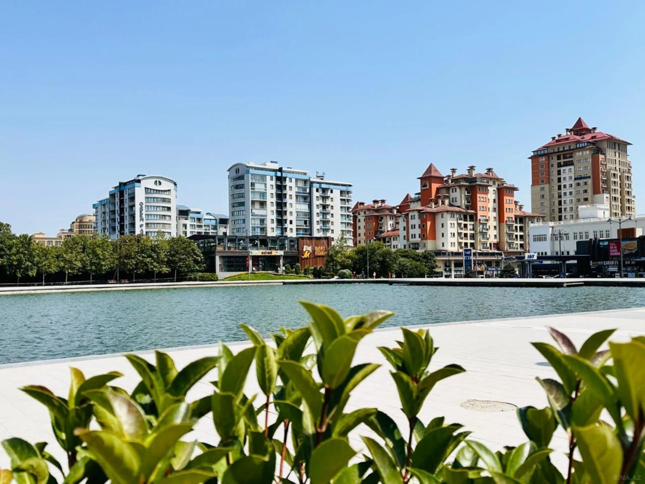 Satılır 5 otaqlı mənzil 267 m²