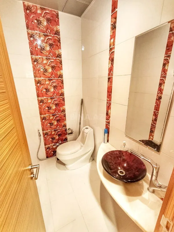 Satılır 5 otaqlı mənzil 267 m²
