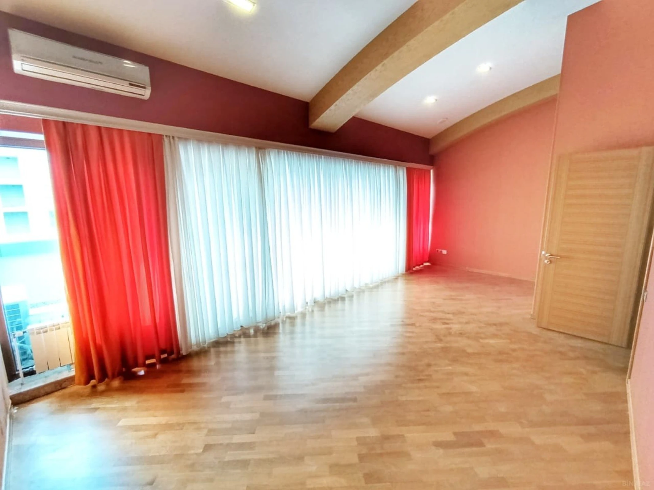 Satılır 5 otaqlı mənzil 267 m²