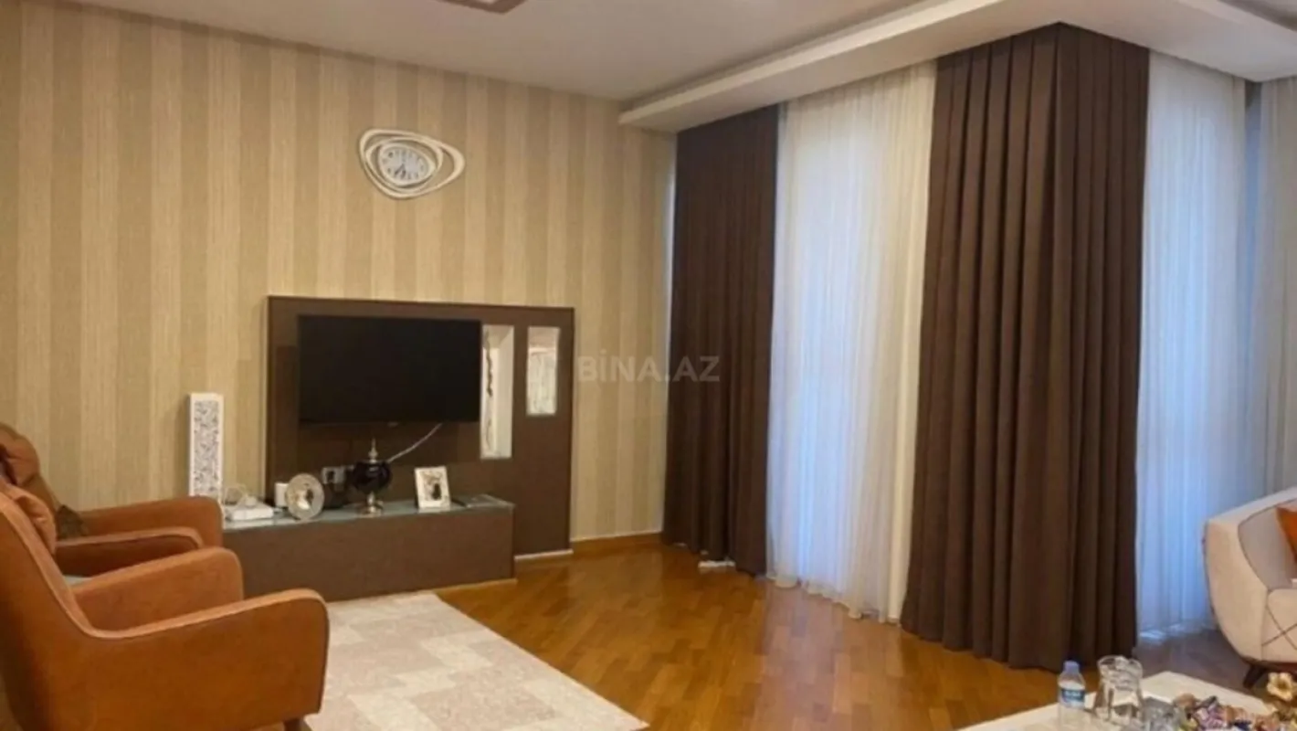 Satılır 5 otaqlı mənzil 267 m²