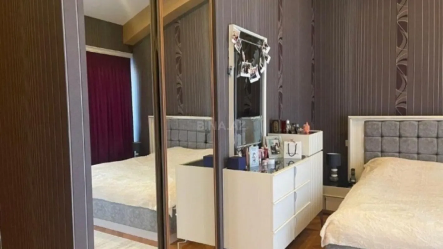 Satılır 5 otaqlı mənzil 267 m²