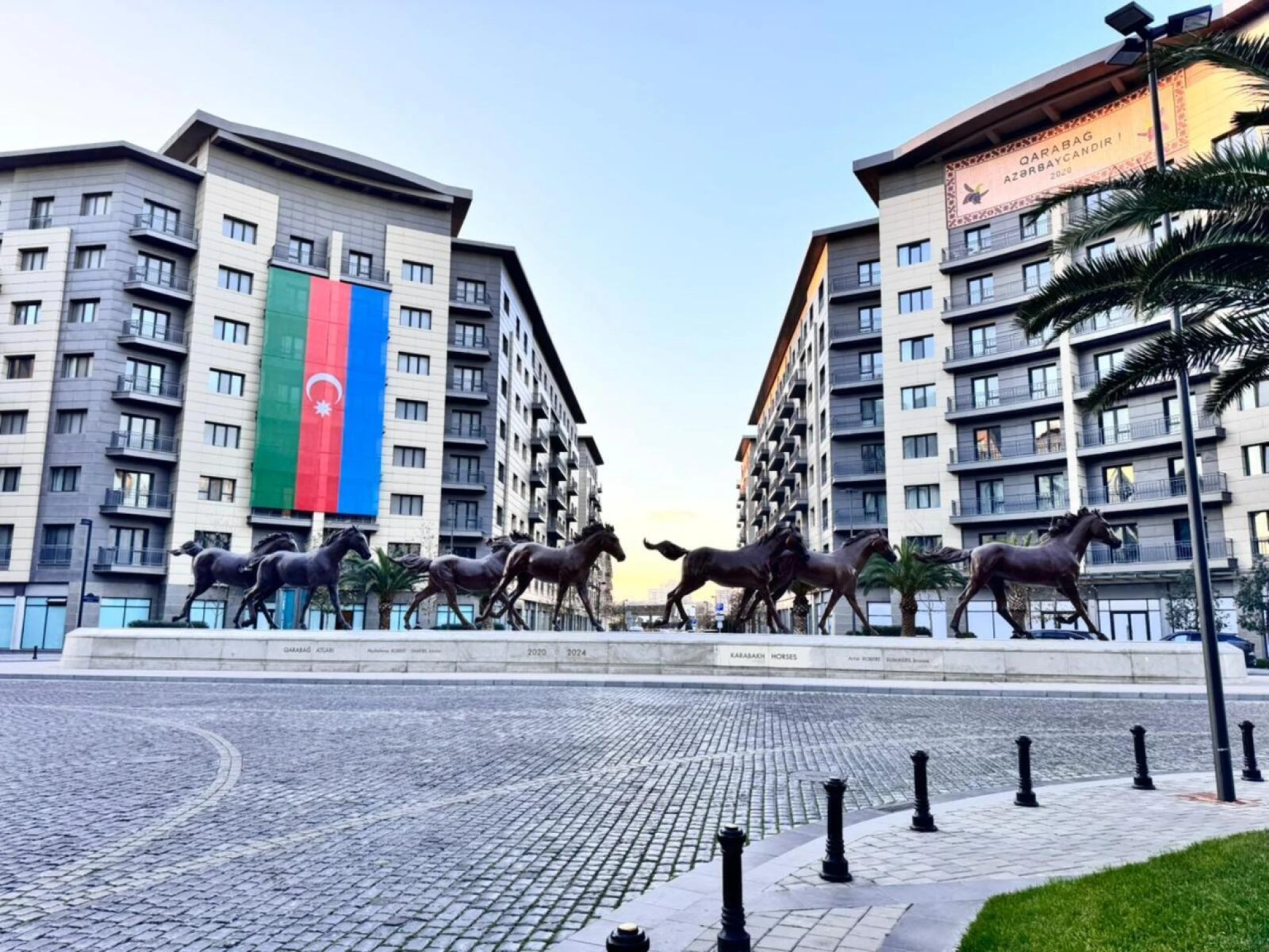 Satılır 4 otaqlı mənzil 215 m²