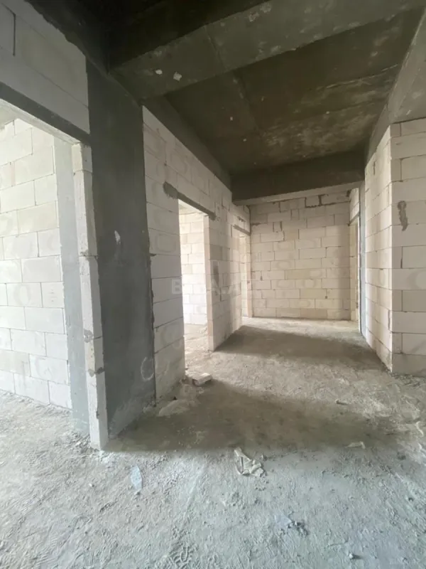 Satılır 4 otaqlı mənzil 215 m²