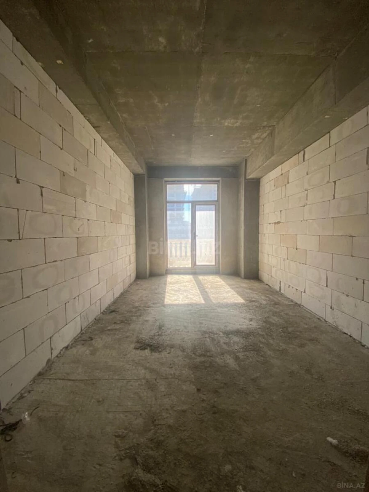 Satılır 4 otaqlı mənzil 215 m²