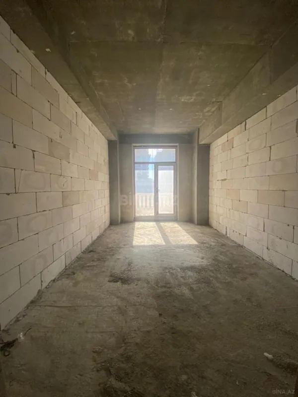 Satılır 4 otaqlı mənzil 215 m²