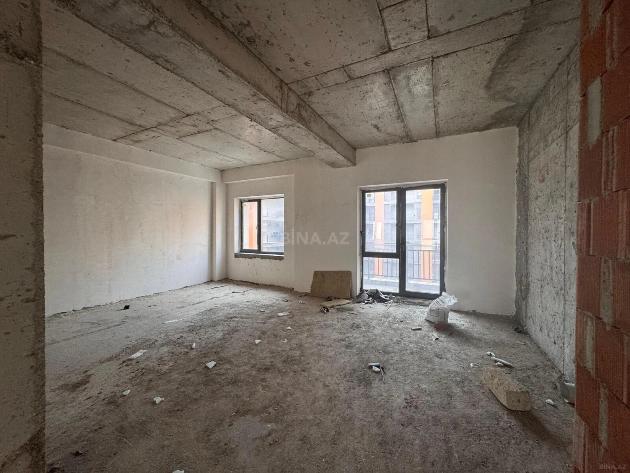 Satılır 5 otaqlı mənzil 240 m²