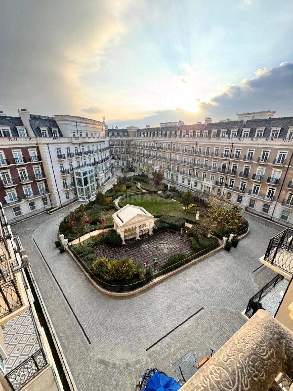 Satılır 3 otaqlı mənzil 96 m²