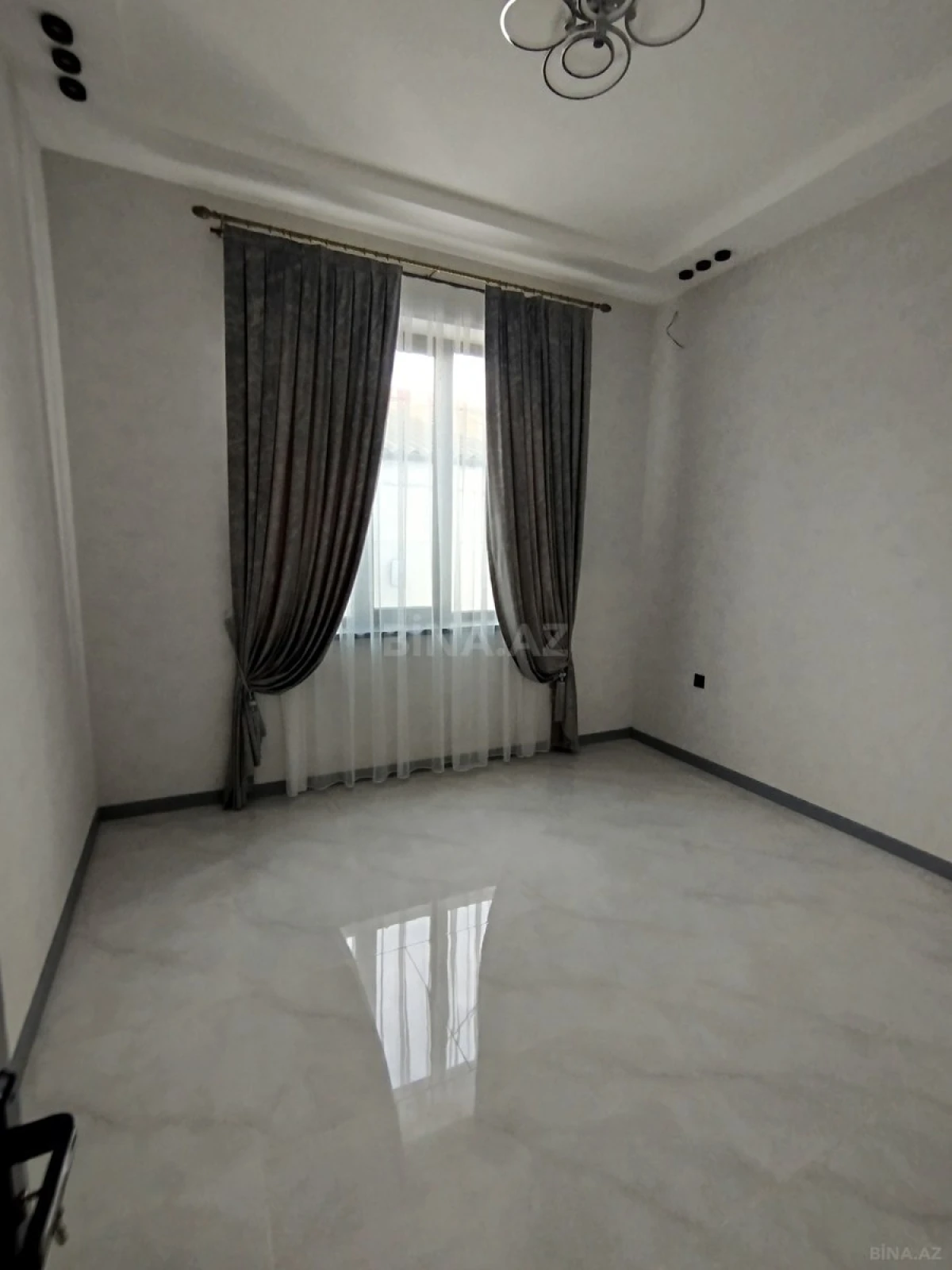 Satılır 5 otaqlı həyət evi 200 m²
