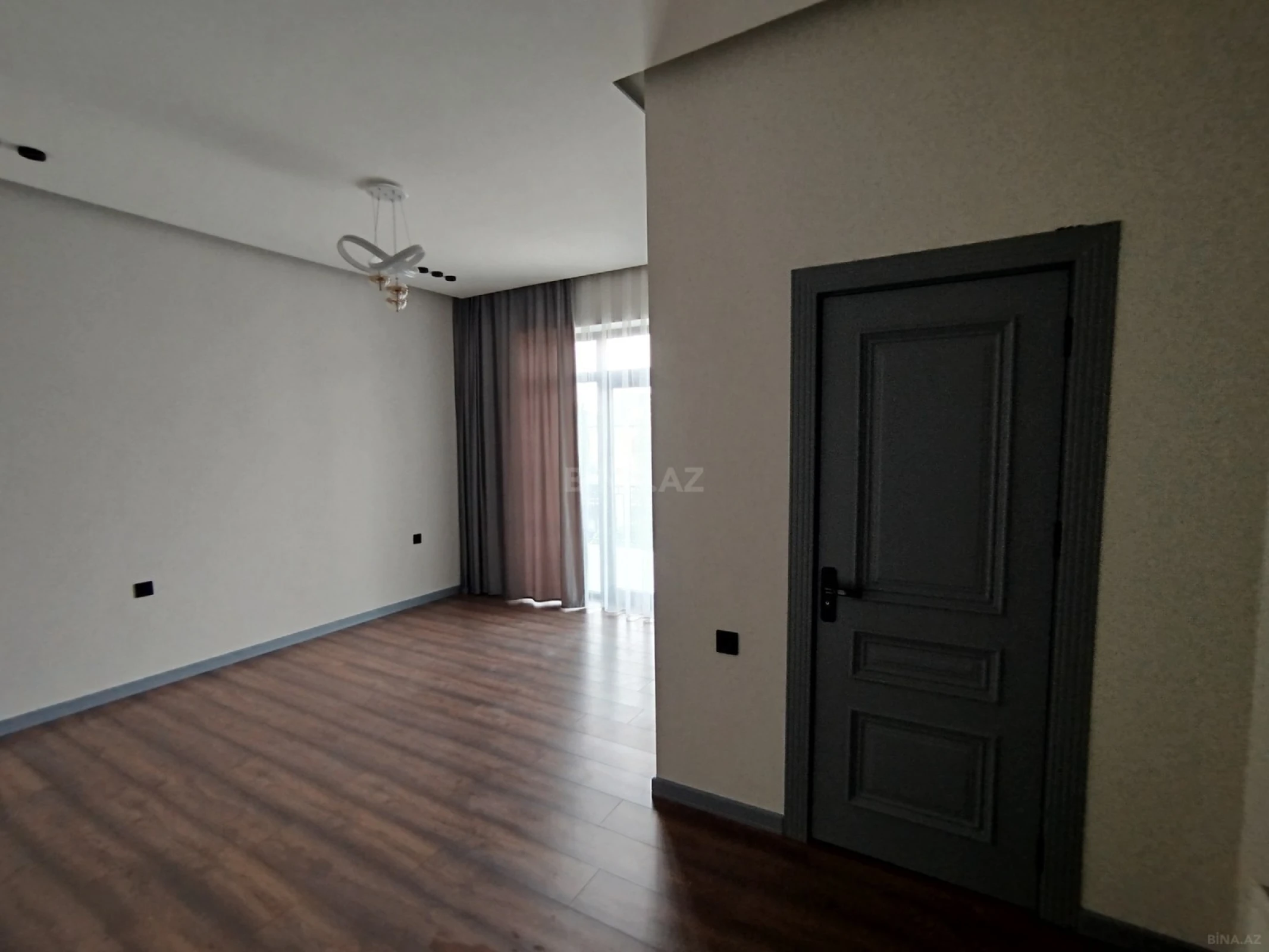 Satılır 5 otaqlı həyət evi 200 m²