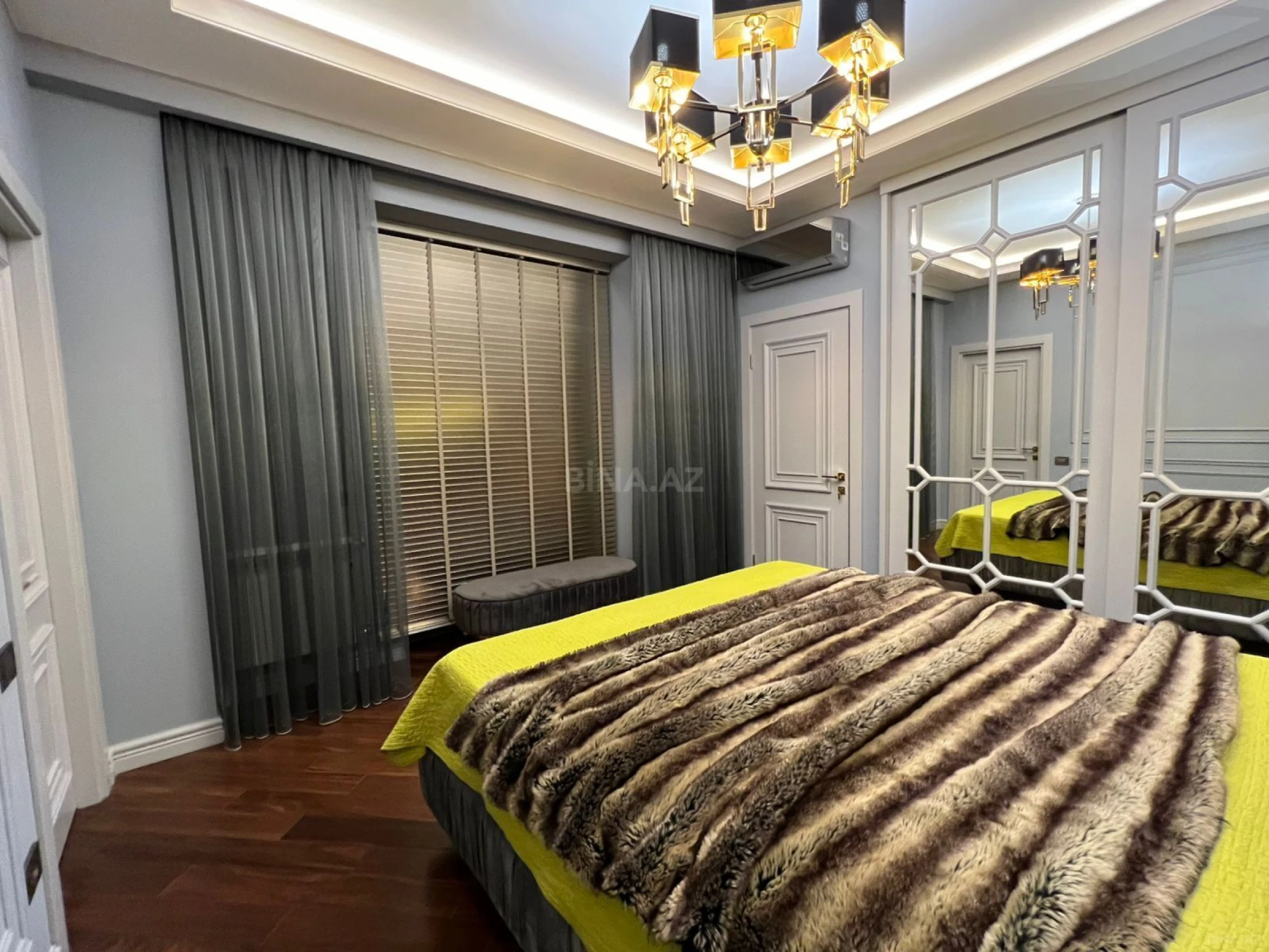 Satılır 2 otaqlı mənzil 106 m²
