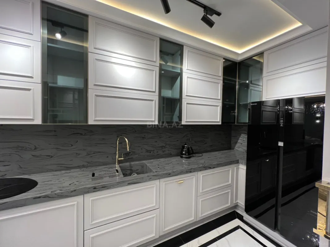 Satılır 2 otaqlı mənzil 106 m²