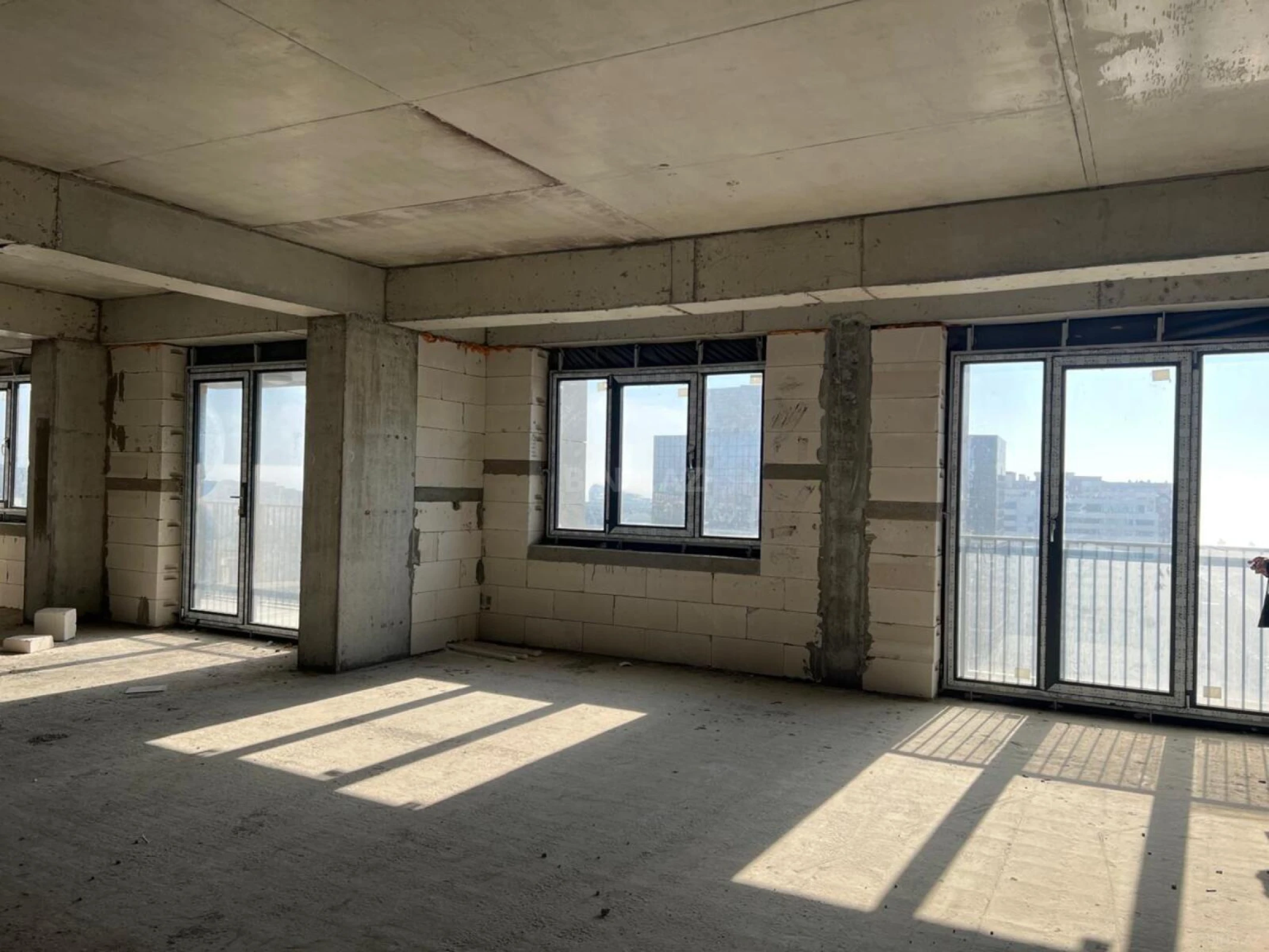 Satılır 2 otaqlı mənzil 90.5 m²