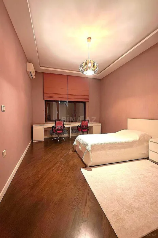 Satılır 4 otaqlı mənzil 200.5 m²