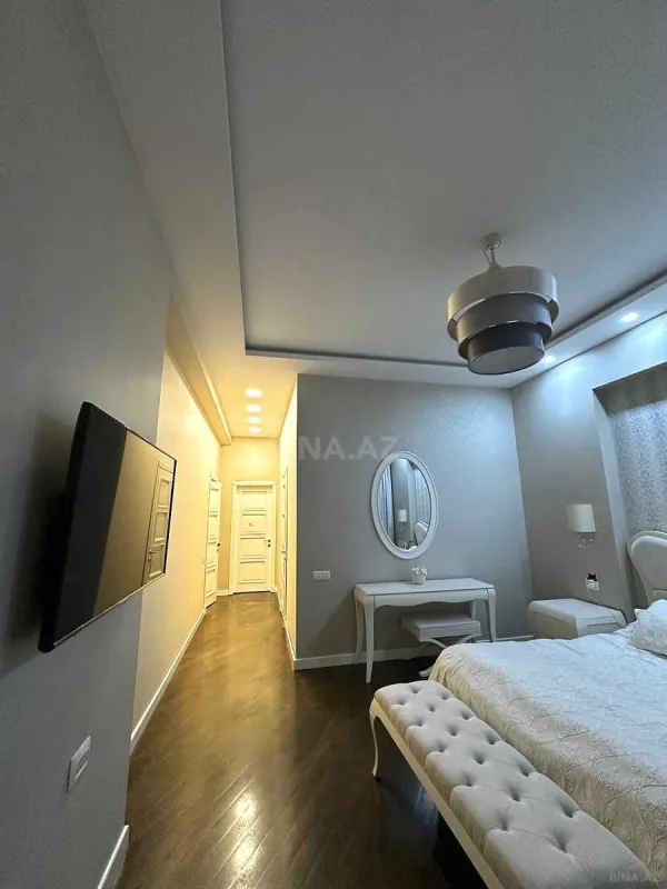 Satılır 4 otaqlı mənzil 200.5 m²