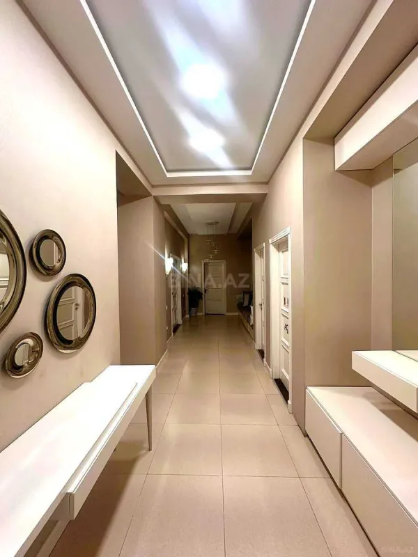 Satılır 4 otaqlı mənzil 200.5 m²