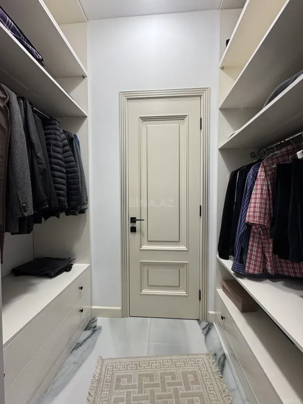 Satılır 5 otaqlı mənzil 272 m²
